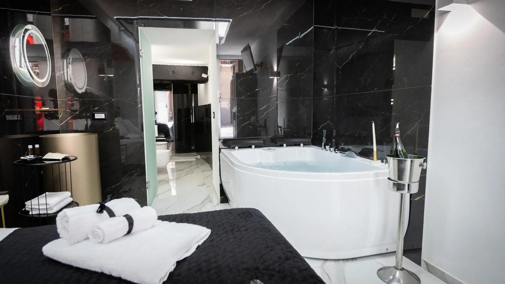 Palermo Luxury Rooms White 0*,